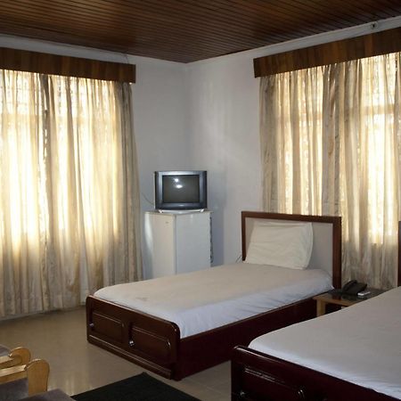 East Legon Guest Lodge Madina Екстериор снимка