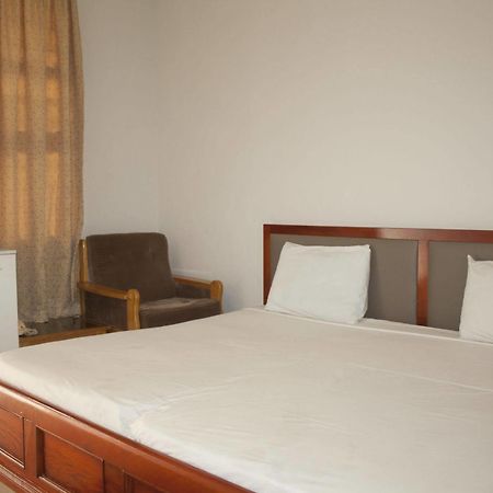East Legon Guest Lodge Madina Екстериор снимка