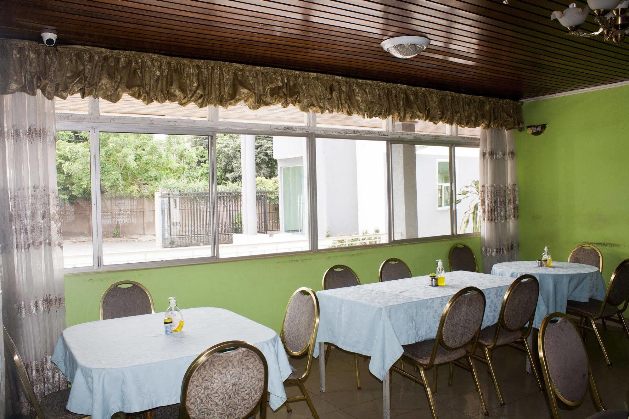 East Legon Guest Lodge Madina Екстериор снимка