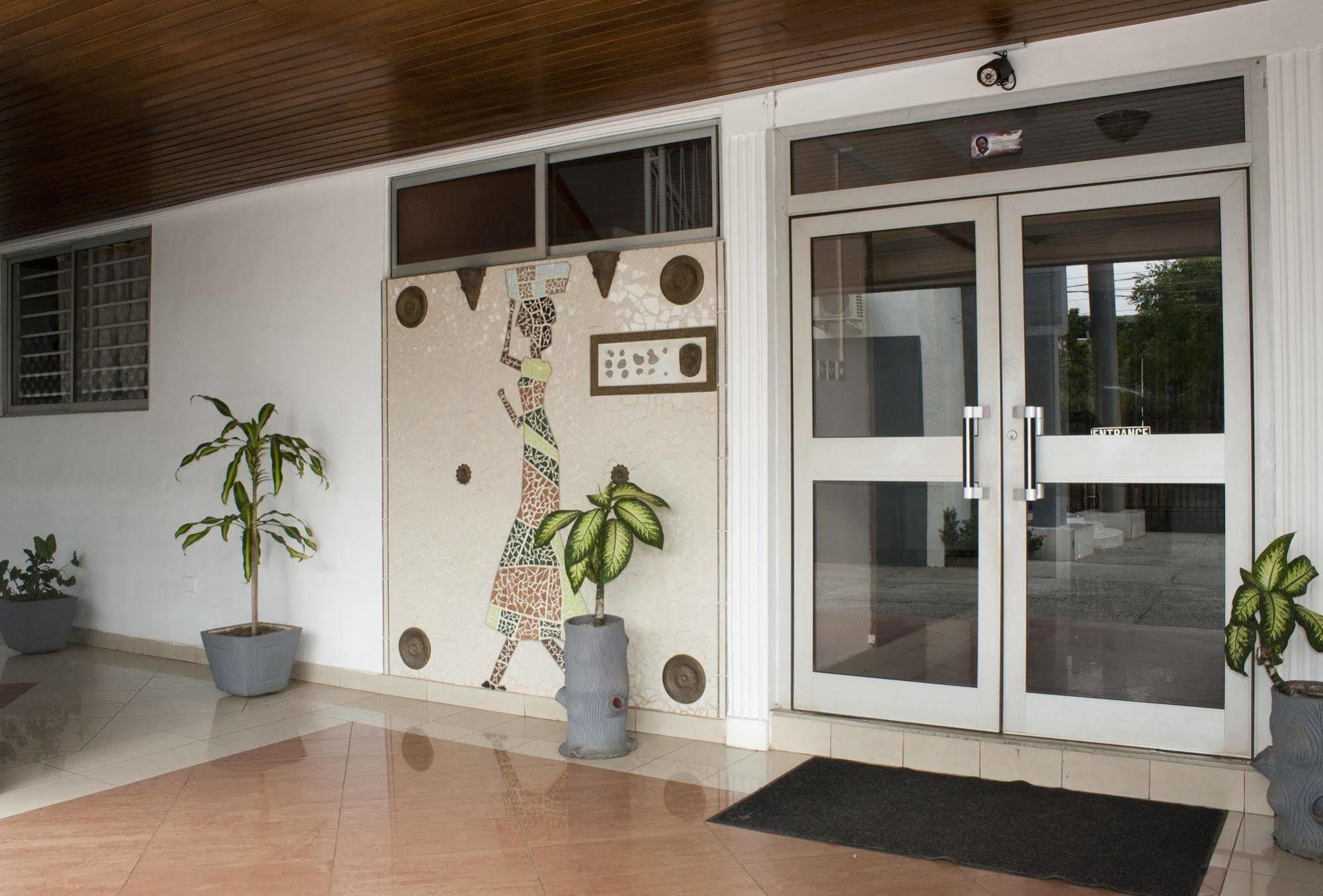 East Legon Guest Lodge Madina Екстериор снимка