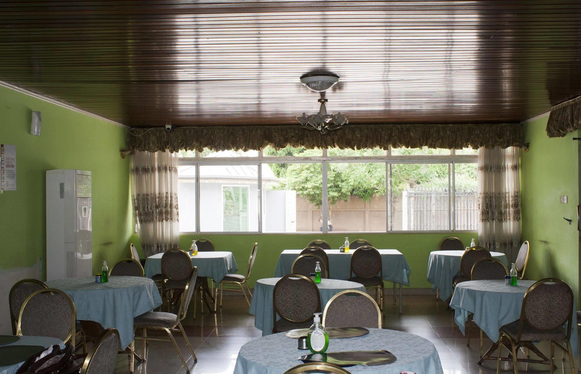 East Legon Guest Lodge Madina Екстериор снимка